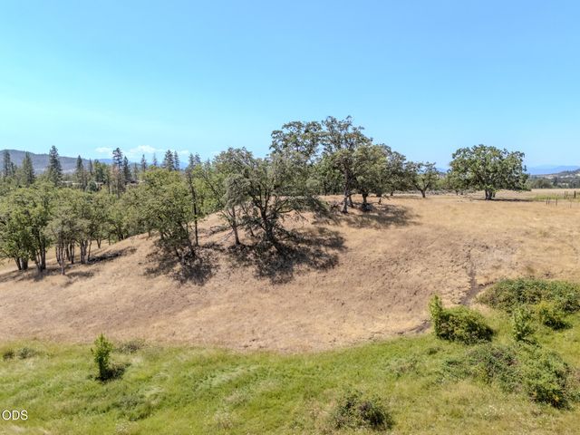 688 Worthington Road, Eagle Point, OR 97524