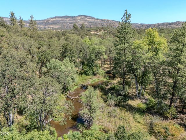 688 Worthington Road, Eagle Point, OR 97524