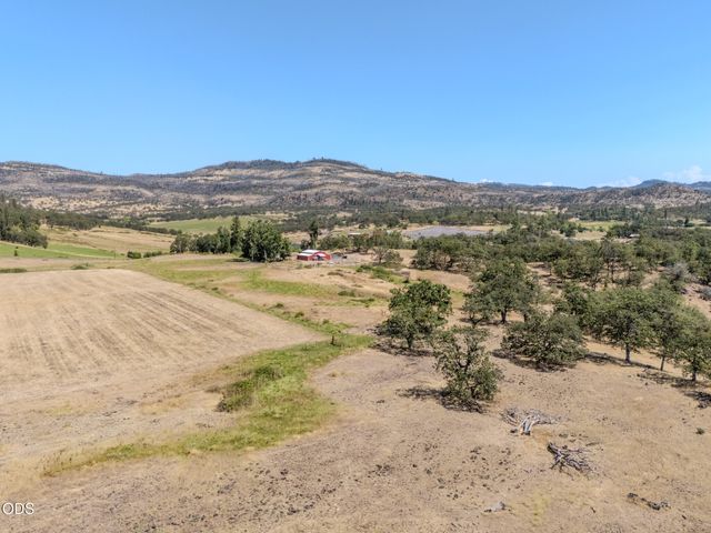 688 Worthington Road, Eagle Point, OR 97524