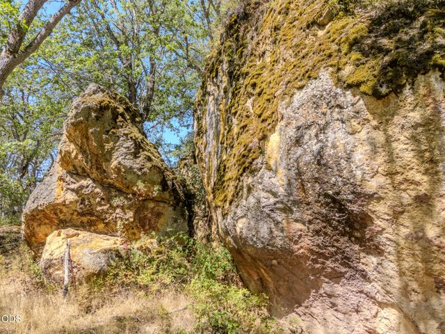 688 Worthington Road, Eagle Point, OR 97524