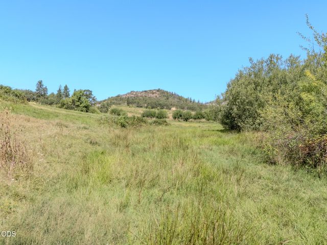 688 Worthington Road, Eagle Point, OR 97524