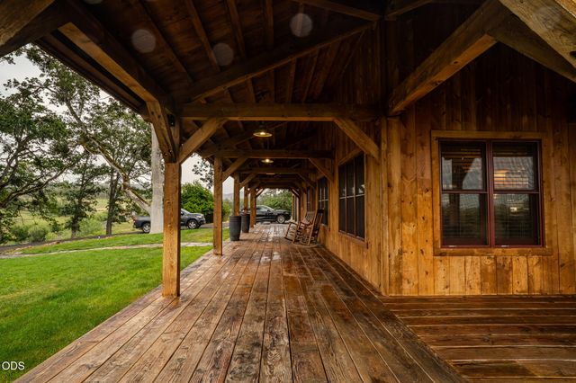 688 Worthington Road, Eagle Point, OR 97524
