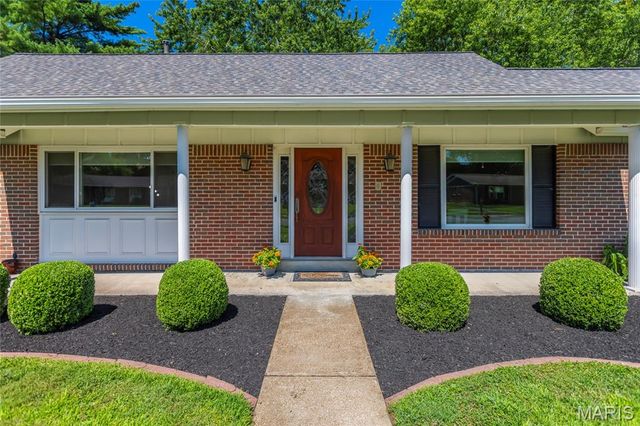 1029 Fernway Lane, Creve Coeur, MO 63141