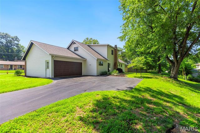 1029 Fernway Lane, Creve Coeur, MO 63141