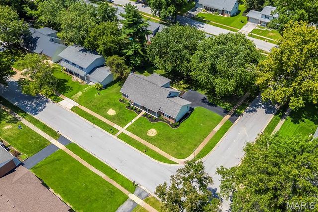 1029 Fernway Lane, Creve Coeur, MO 63141