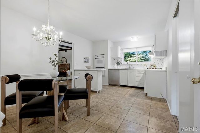1029 Fernway Lane, Creve Coeur, MO 63141