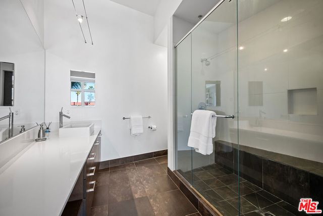 13320 Beach Avenue 304, Marina Del Rey, CA 90292