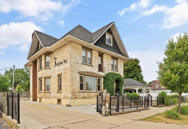 424 Huron Street, South Haven, MI 49090