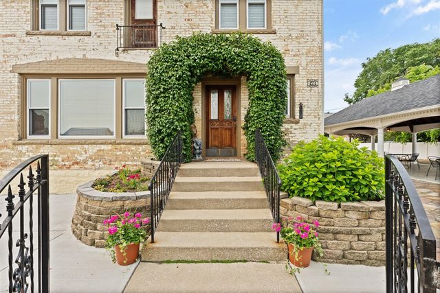 424 Huron Street, South Haven, MI 49090
