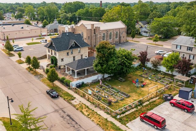 424 Huron Street, South Haven, MI 49090