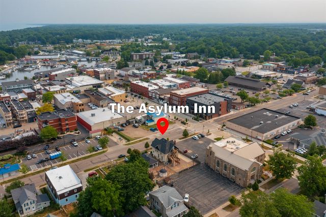 424 Huron Street, South Haven, MI 49090