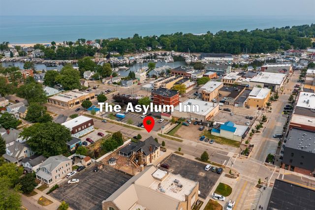 424 Huron Street, South Haven, MI 49090