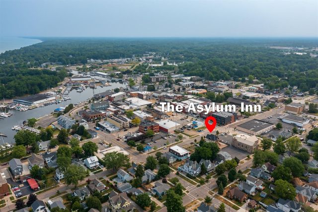 424 Huron Street, South Haven, MI 49090