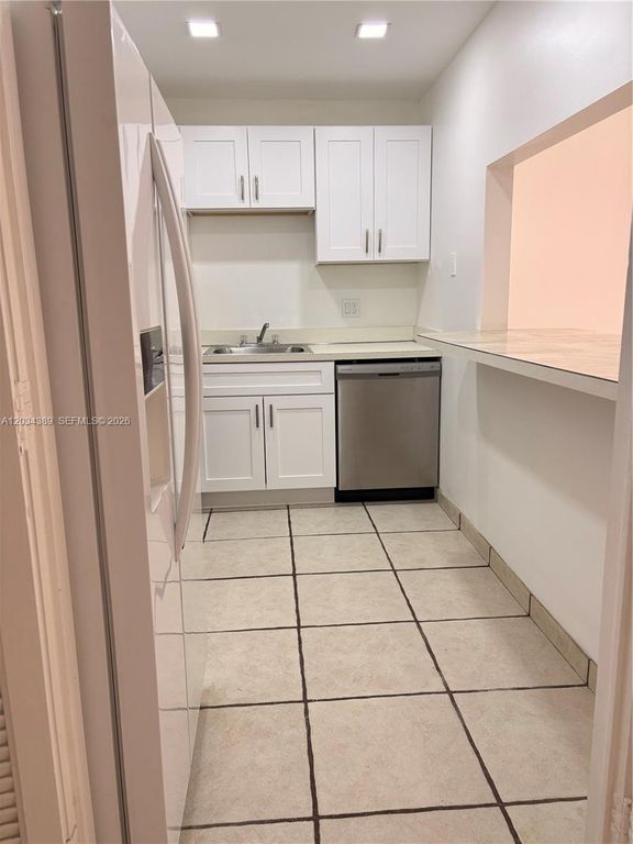 4154 Inverrary Drive 206, Lauderhill, FL 33319