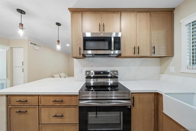 4521 55th 13, San Diego, CA 92115