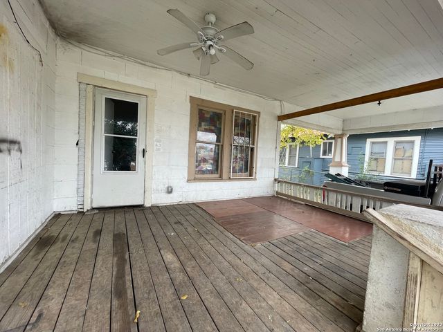 1718 E CROCKETT ST, San Antonio, TX 78202