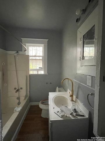 1718 E CROCKETT ST, San Antonio, TX 78202