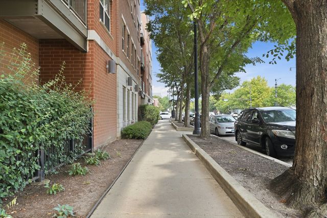 1155 W Roosevelt Road 404, Chicago, IL 60608