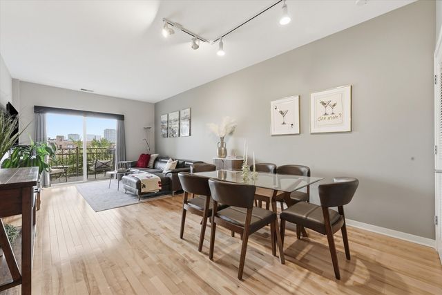 1155 W Roosevelt Road 404, Chicago, IL 60608