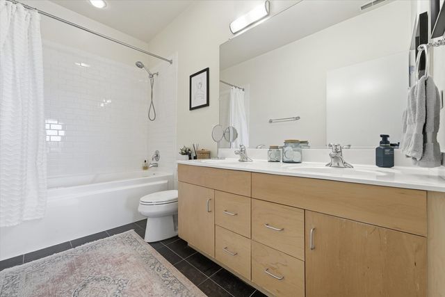 1155 W Roosevelt Road 404, Chicago, IL 60608