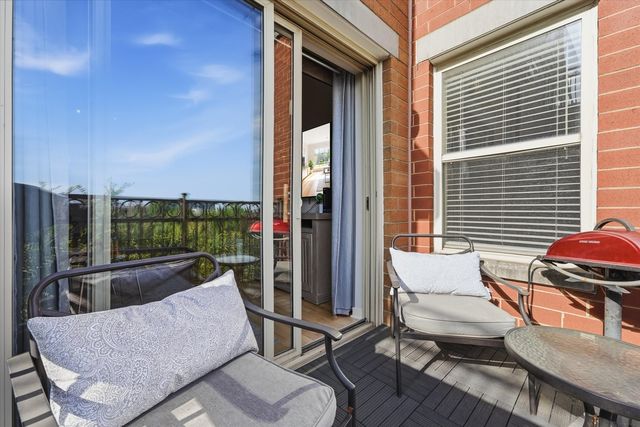 1155 W Roosevelt Road 404, Chicago, IL 60608