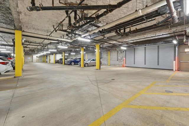 1155 W Roosevelt Road 404, Chicago, IL 60608