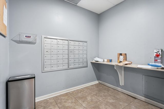 1155 W Roosevelt Road 404, Chicago, IL 60608