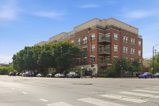 1155 W Roosevelt Road 404, Chicago, IL 60608