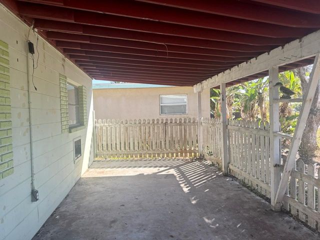 755 75TH AVENUE N, St Petersburg, FL 33702