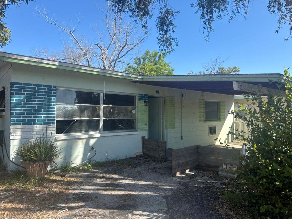 Image 2 of property listing at 755 75TH AVENUE N, St Petersburg, FL 33702