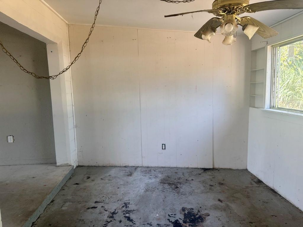 Image 6 of property listing at 755 75TH AVENUE N, St Petersburg, FL 33702