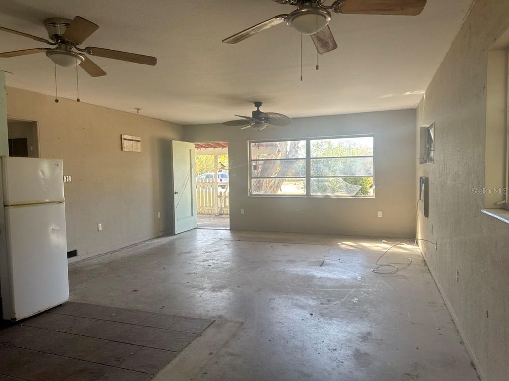 Image 7 of property listing at 755 75TH AVENUE N, St Petersburg, FL 33702