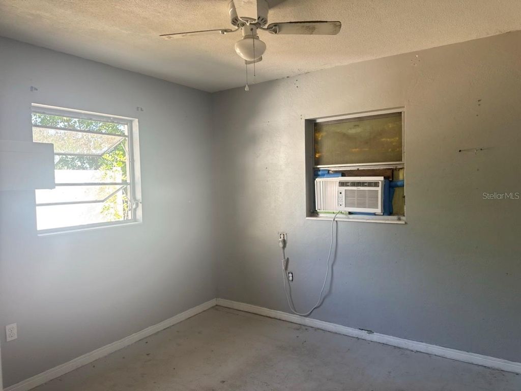 Image 10 of property listing at 755 75TH AVENUE N, St Petersburg, FL 33702