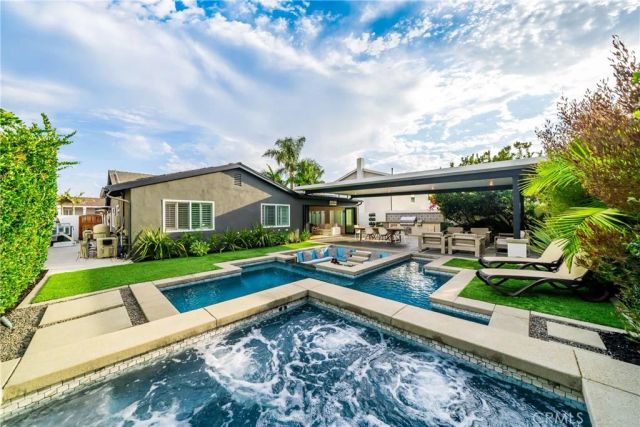 8541 Kelso Drive, Huntington Beach, CA 92646