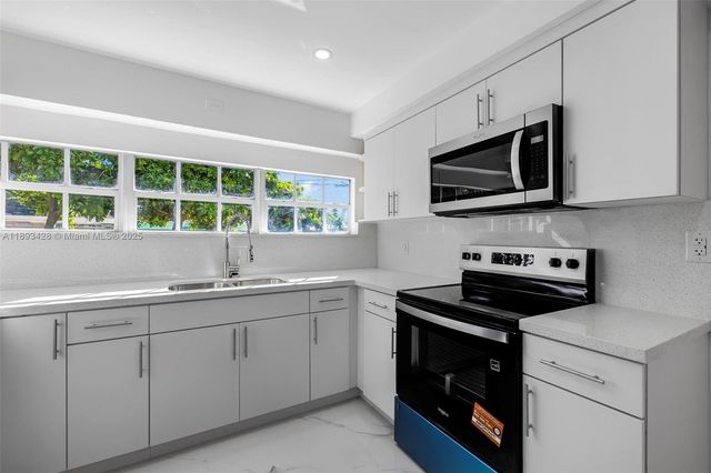 19611 NW 4th Ave, Miami Gardens, FL 33169