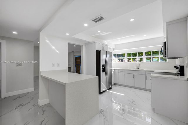 19611 NW 4th Ave, Miami Gardens, FL 33169