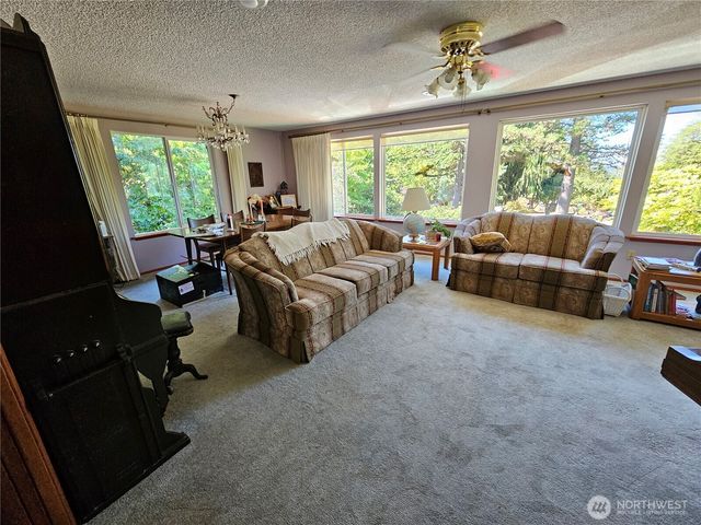 3225 41st Street NE, Tacoma, WA 98422