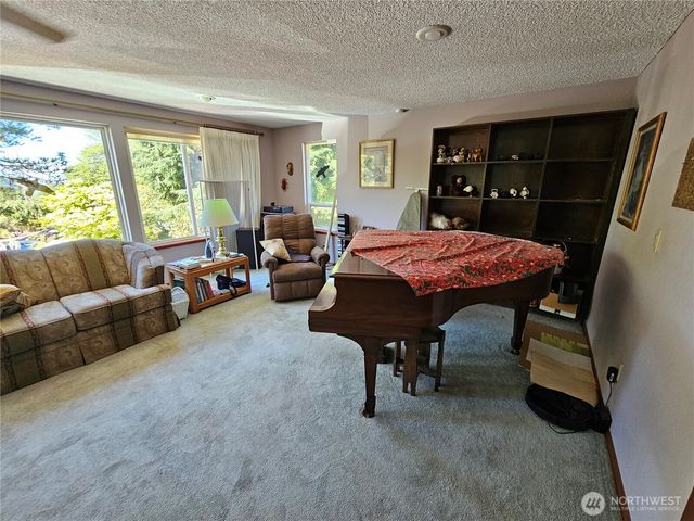 3225 41st Street NE, Tacoma, WA 98422