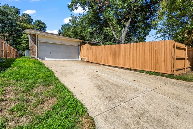 3505 S Columbine Lane, Grand Prairie, TX 75052