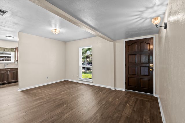 3505 S Columbine Lane, Grand Prairie, TX 75052