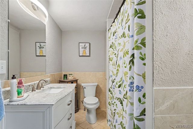 18 Lake Avenue, Lancaster, NY 14086