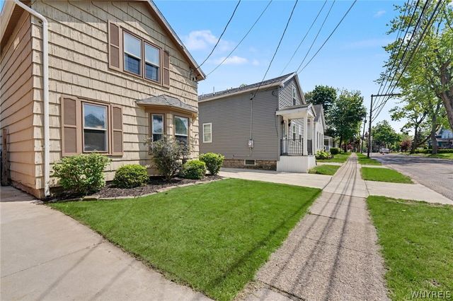 18 Lake Avenue, Lancaster, NY 14086