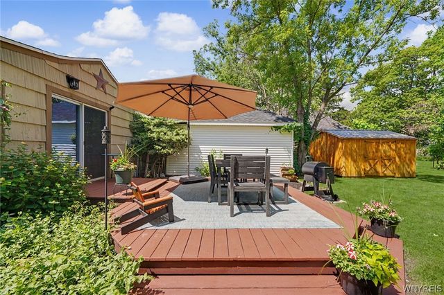 18 Lake Avenue, Lancaster, NY 14086