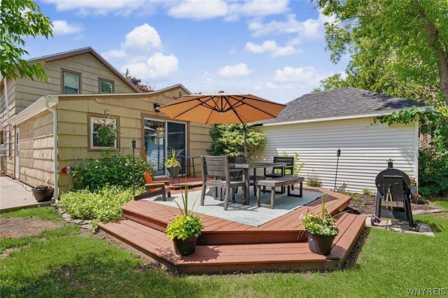 18 Lake Avenue, Lancaster, NY 14086