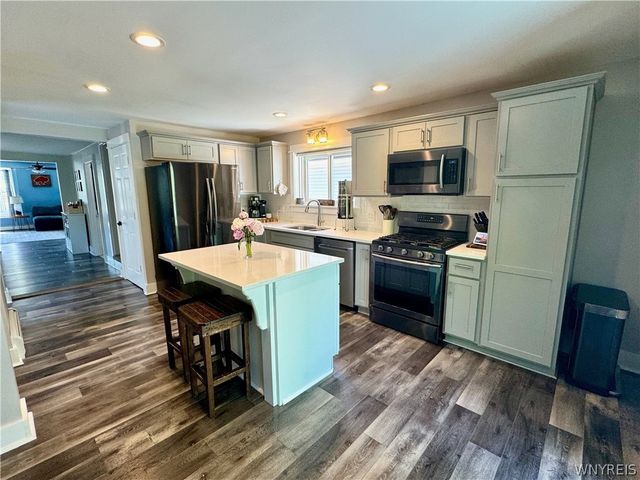 18 Lake Avenue, Lancaster, NY 14086