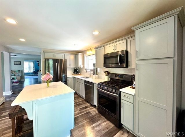 18 Lake Avenue, Lancaster, NY 14086