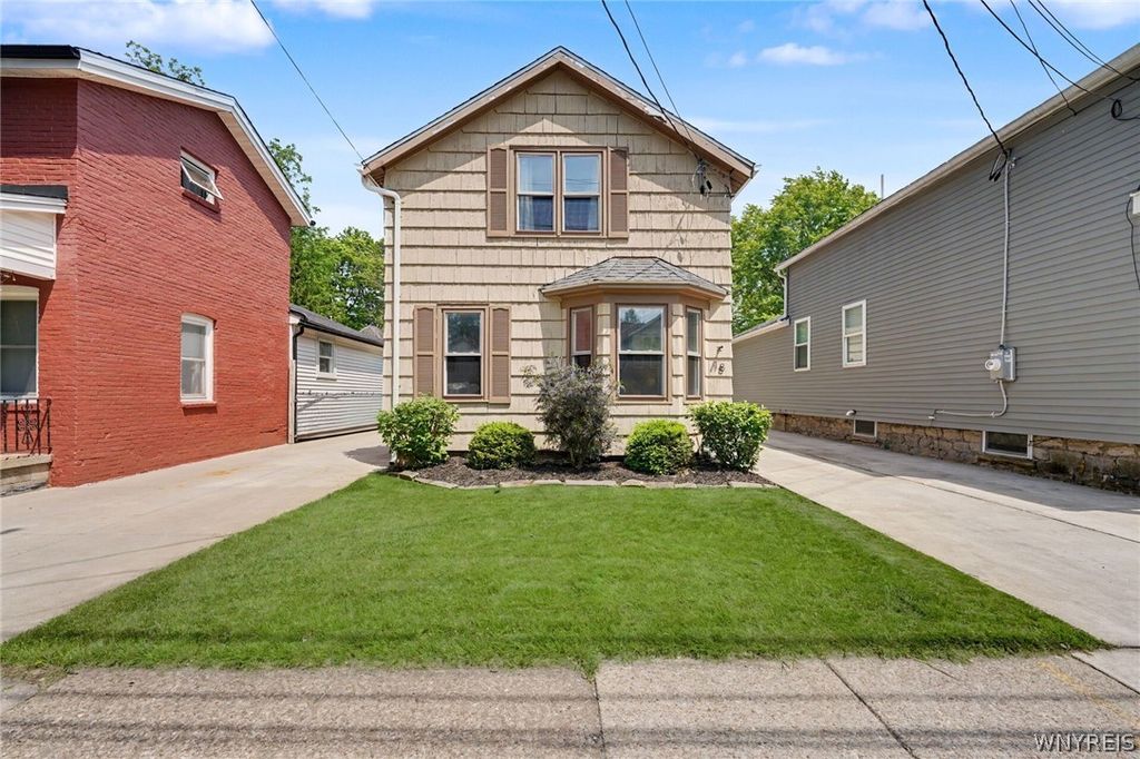 18 Lake Avenue, Lancaster, NY 14086