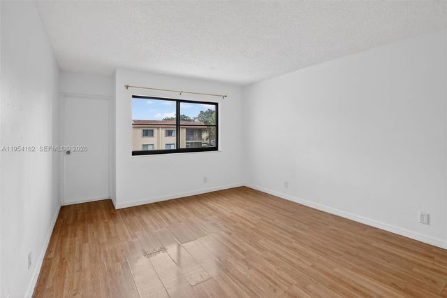 200 Lakeview Dr 213, Weston, FL 33326