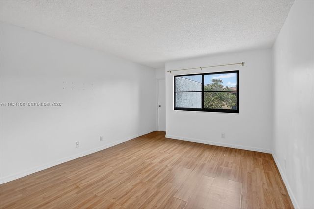 200 Lakeview Dr 213, Weston, FL 33326