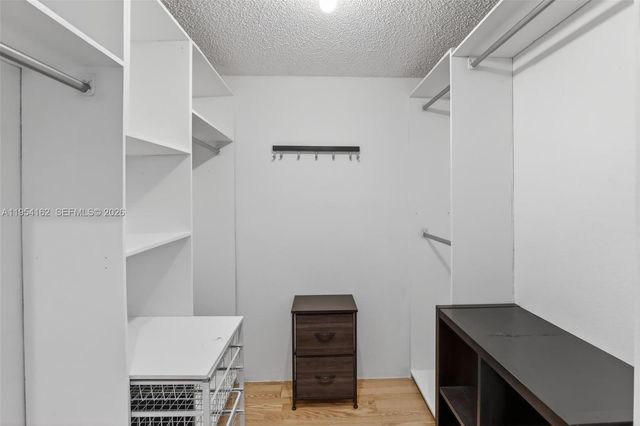 200 Lakeview Dr 213, Weston, FL 33326